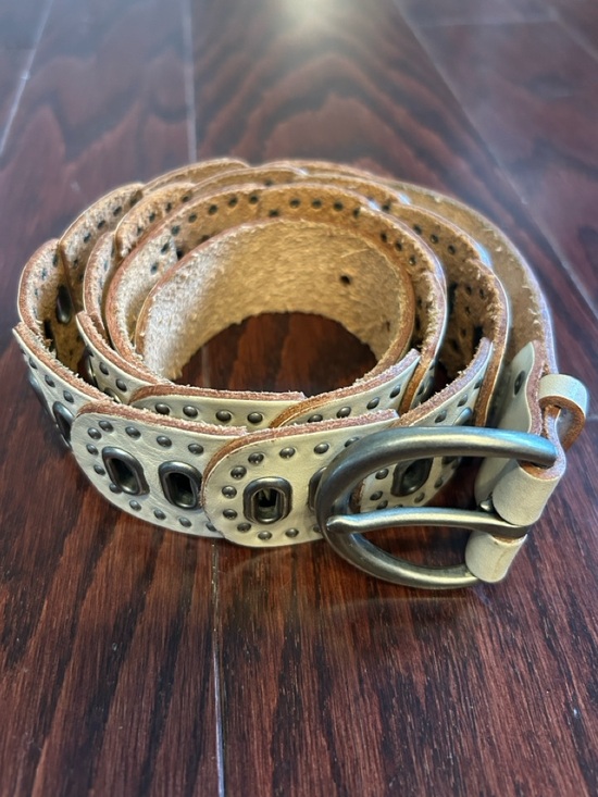 Accessories - VINTAGE genuine LEATHER and metal EYELET belt grommet studs Wms size Large